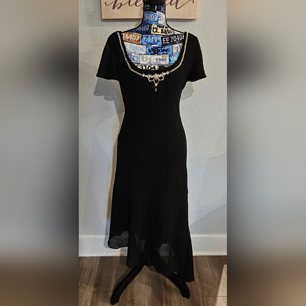 LN Robbie Bee Black Cocktail Dress with Pearl Detailing. Size 6